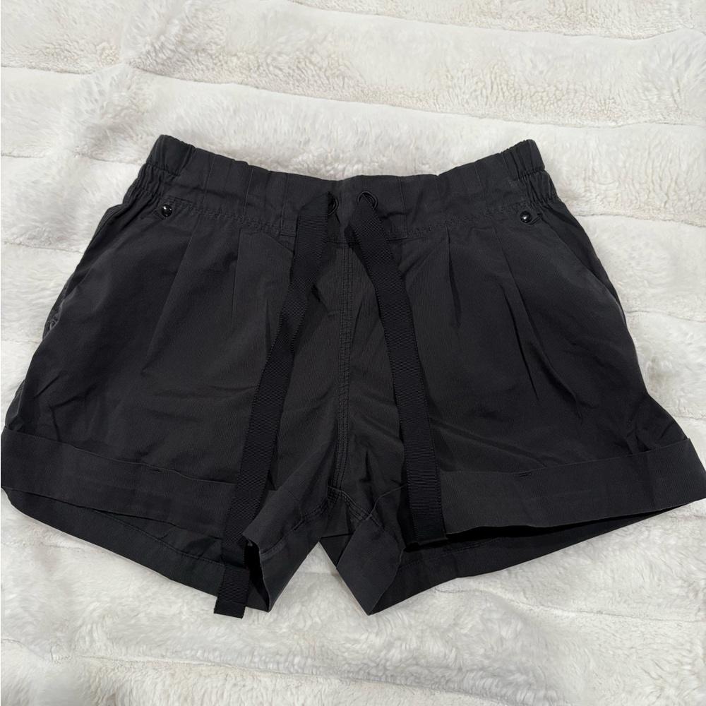 Lululemon Athletic shorts either tie waistband